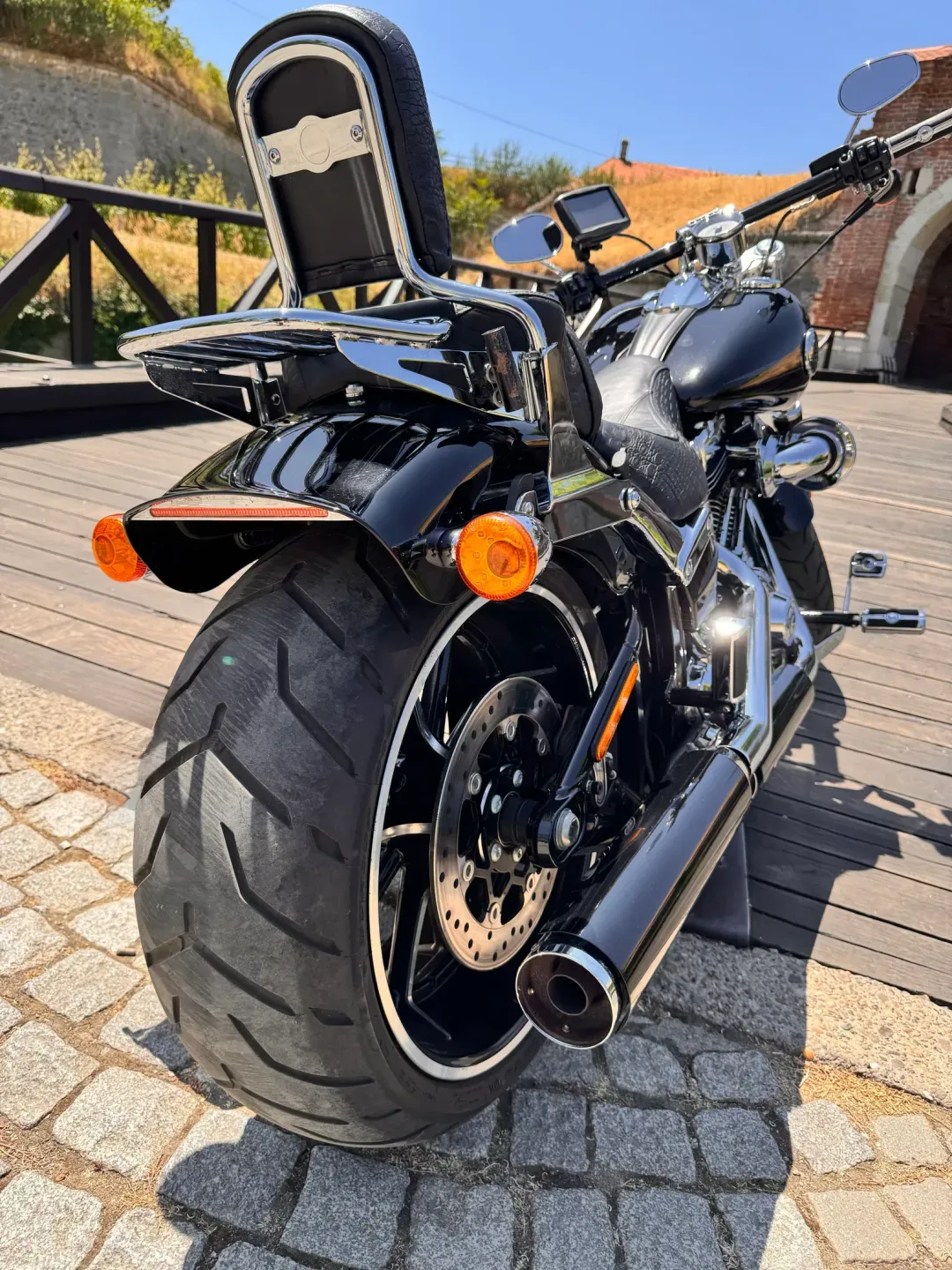 HARLEY-DAVIDSON Breakout
