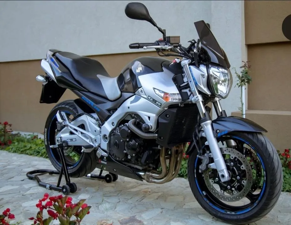 SUZUKI GSR 600 2006