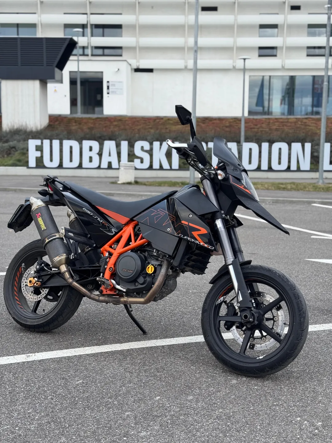 KTM 690 SUPERMOTO