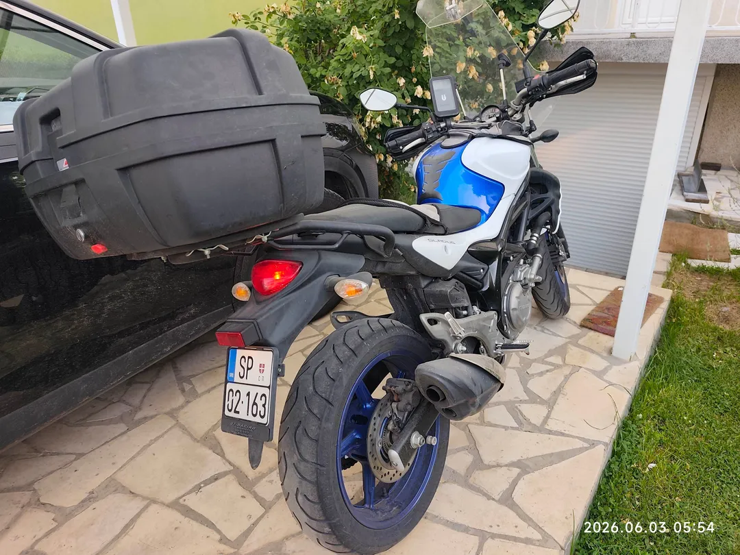 SUZUKI Gladius 2015