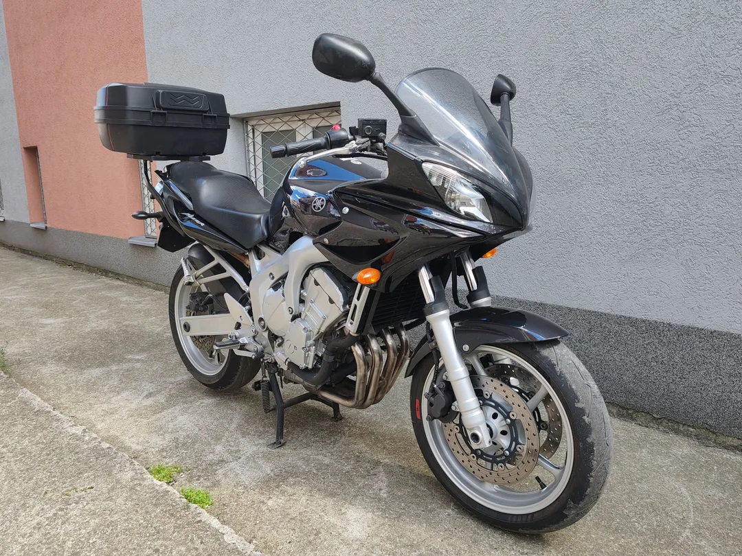 YAMAHA FZ6 2004