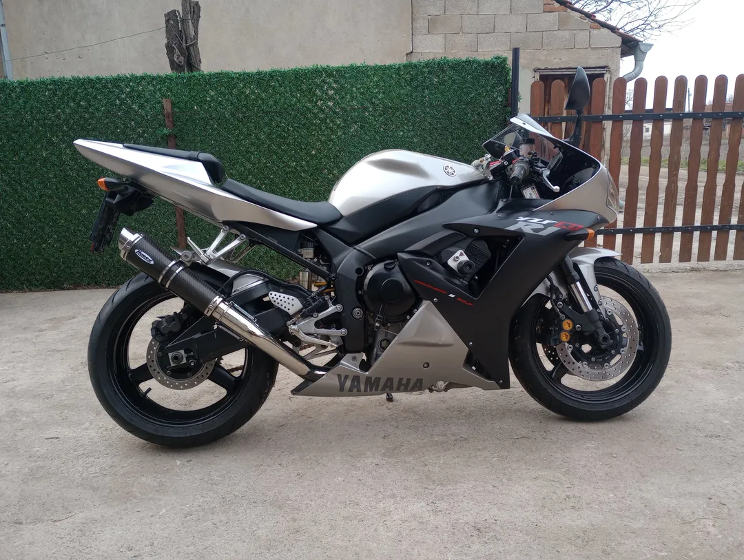 YAMAHA YZF-R1 2002