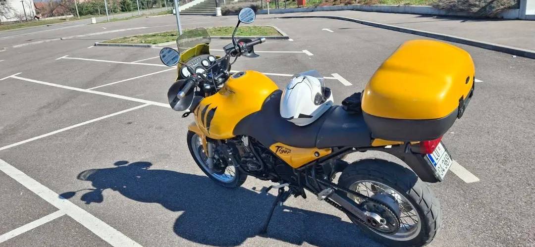 TRIUMPH Tiger 800 2000