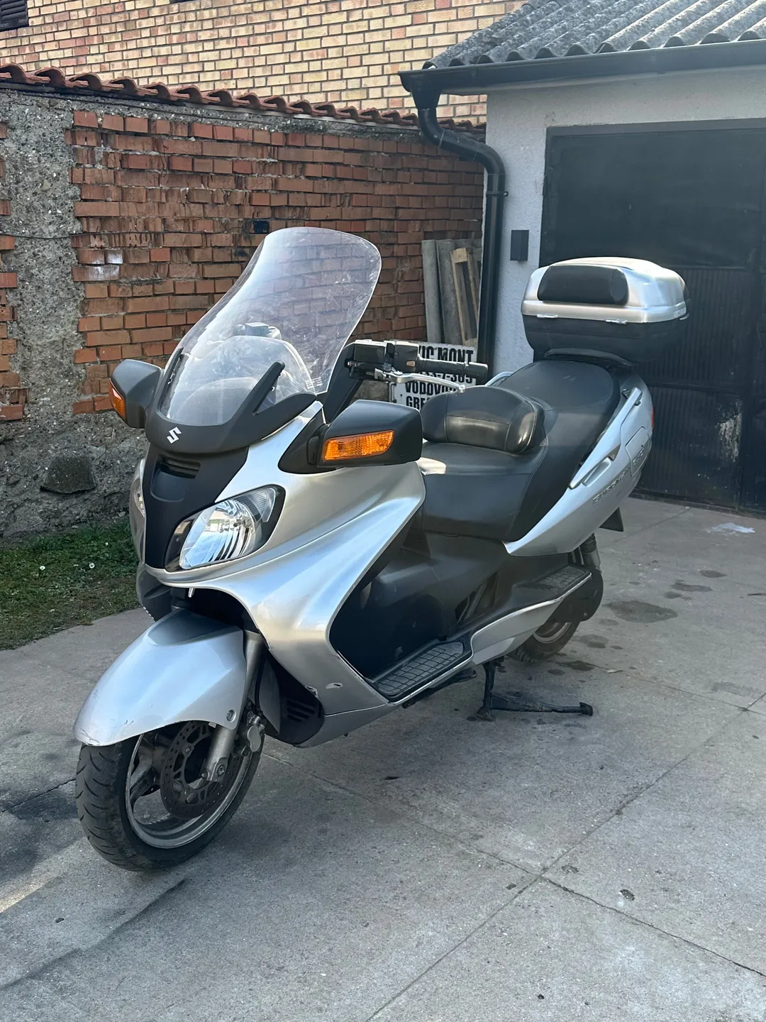SUZUKI Burgman 650 2002