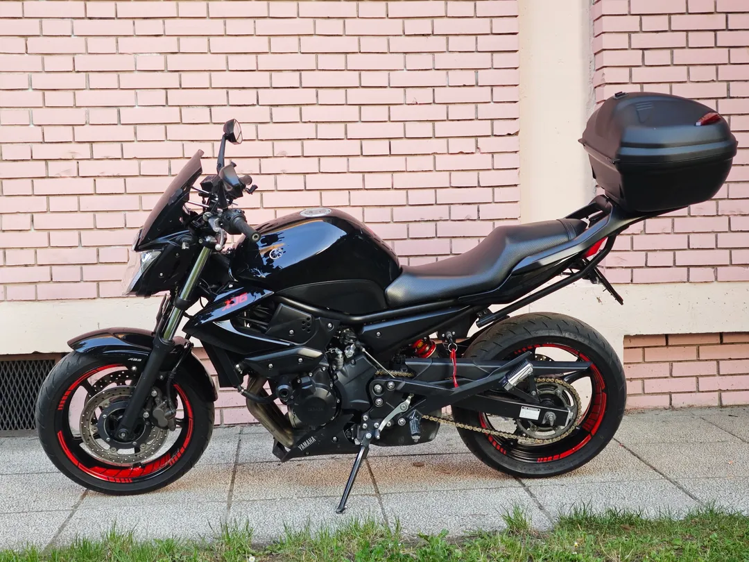 YAMAHA XJ6 N 2011