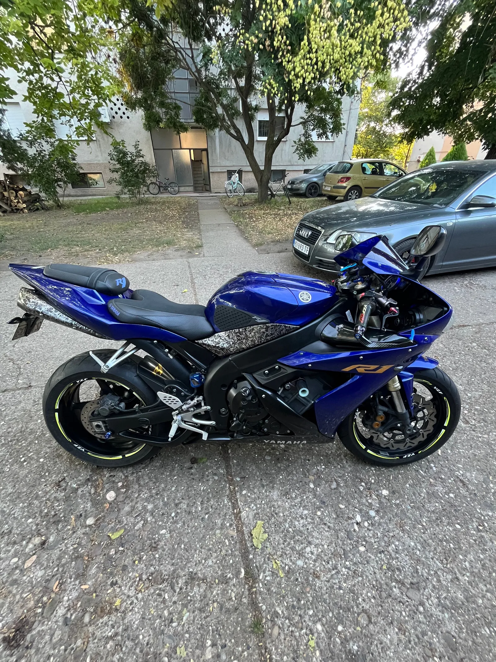 YAMAHA YZF-R1