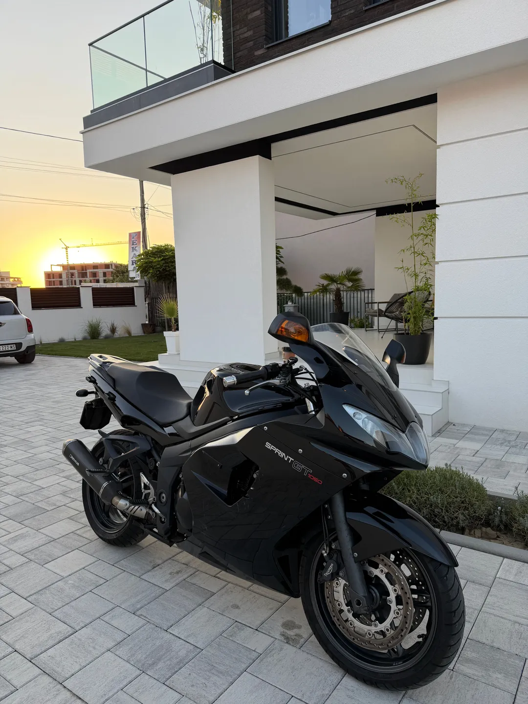 TRIUMPH Sprint GT 2014