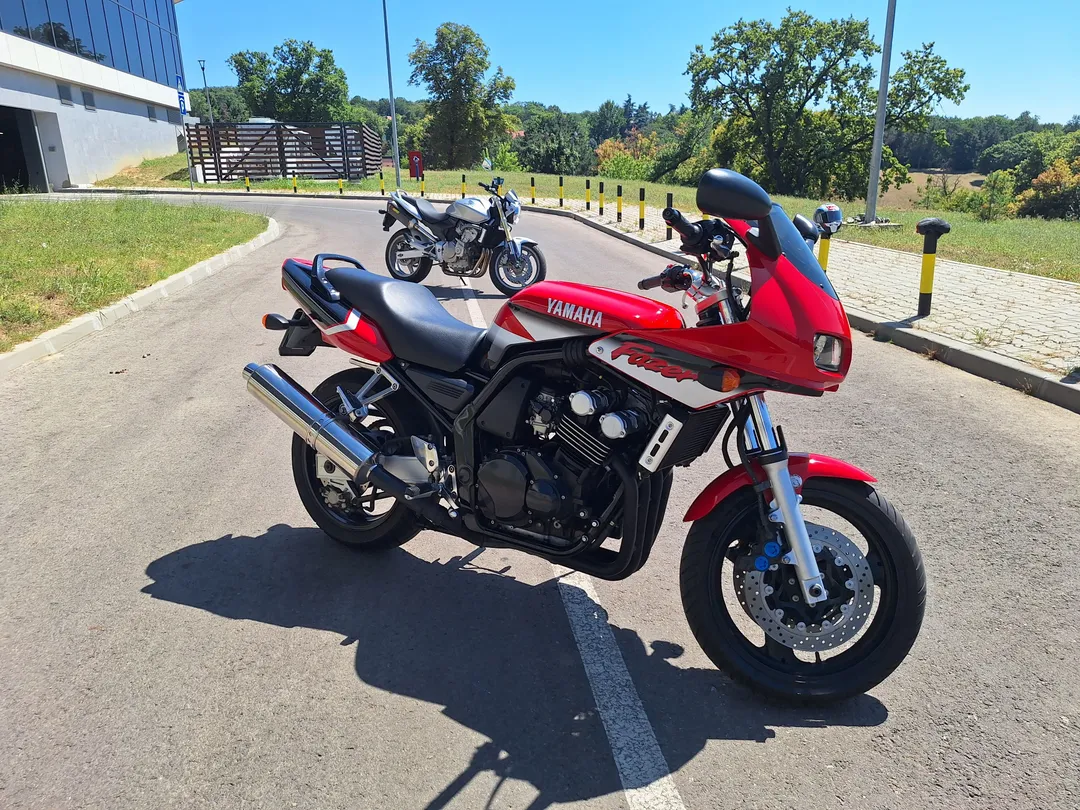 YAMAHA FZS600 FAZER 2000