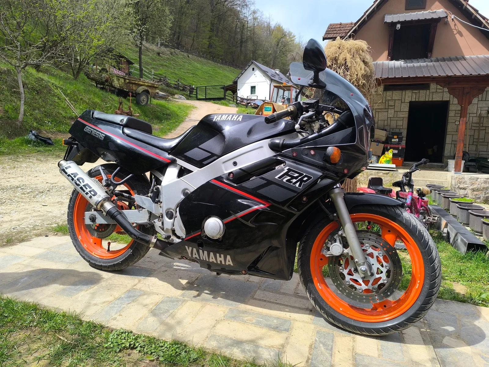 YAMAHA FZR 600