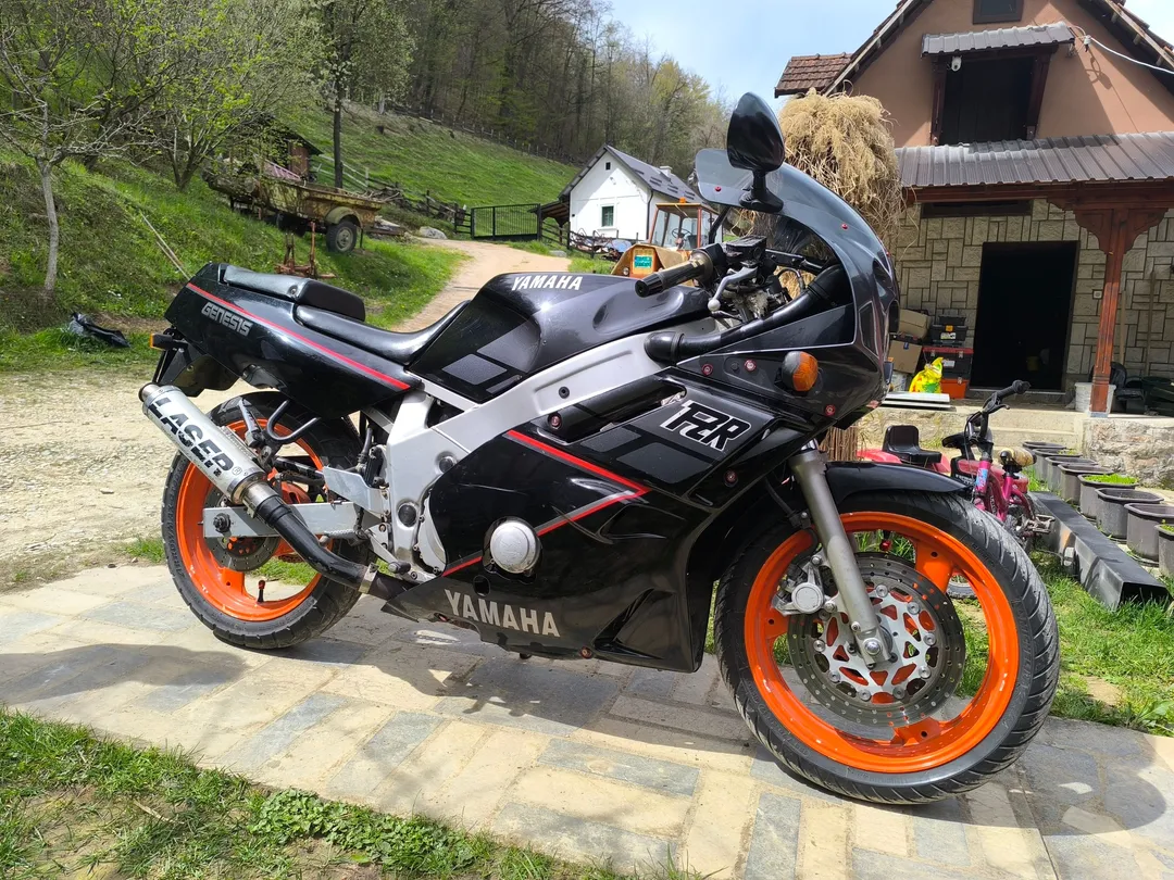 YAMAHA FZR 600 1989