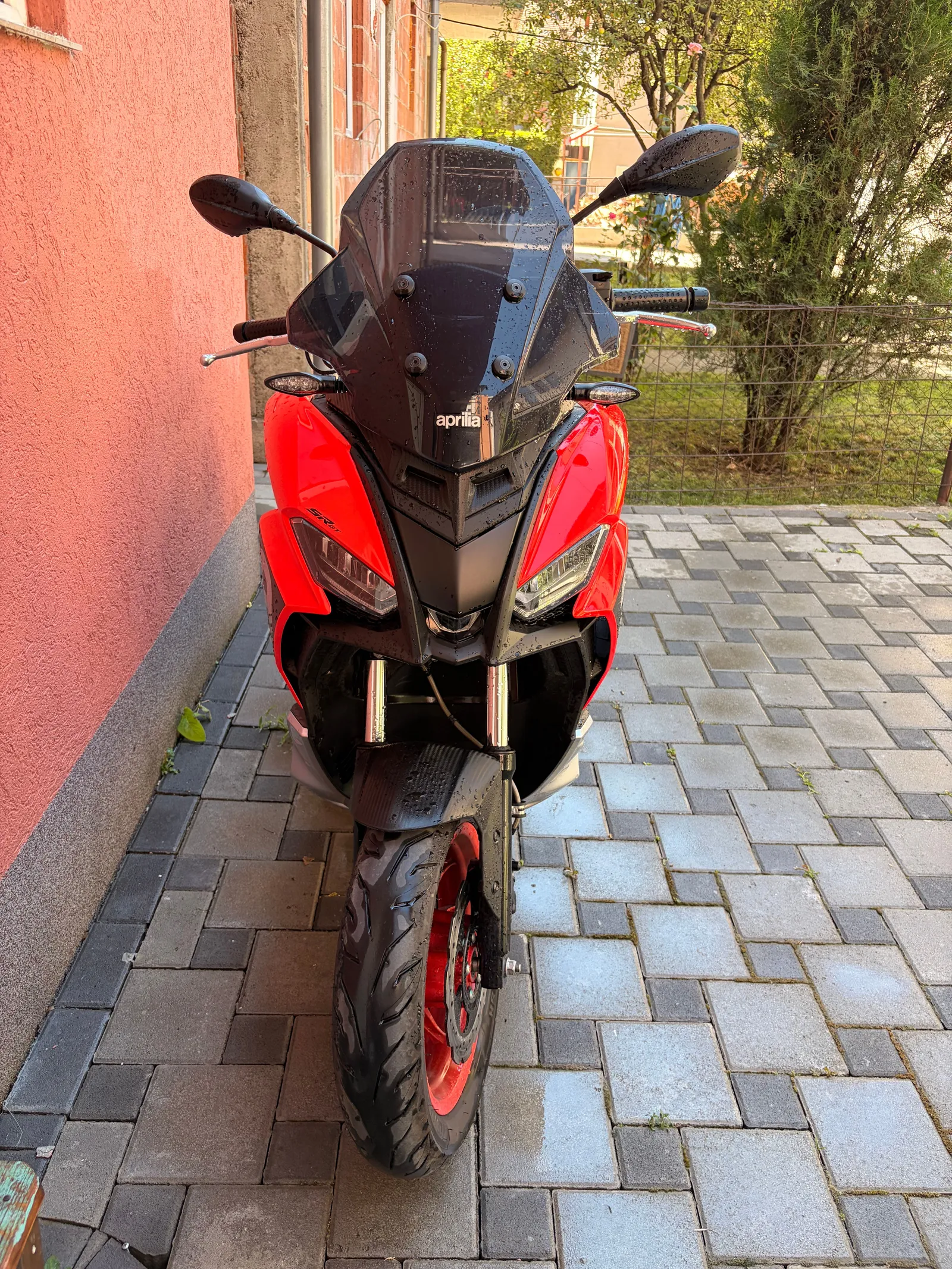 APRILIA SR GT 200