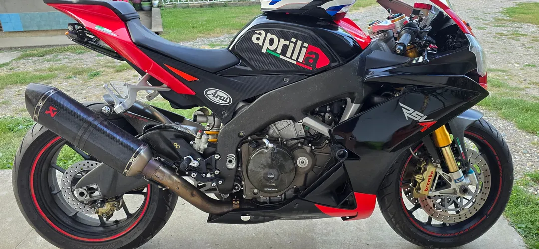 APRILIA RSV4 2011
