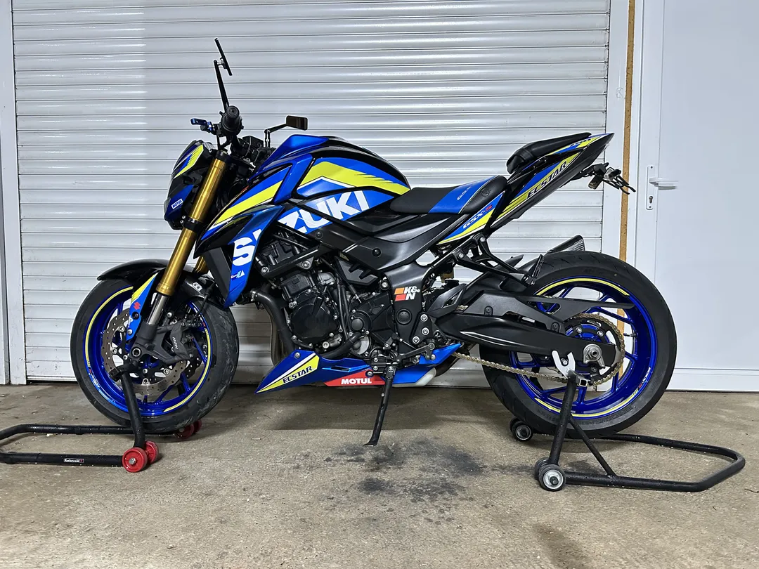 SUZUKI GSX-S750