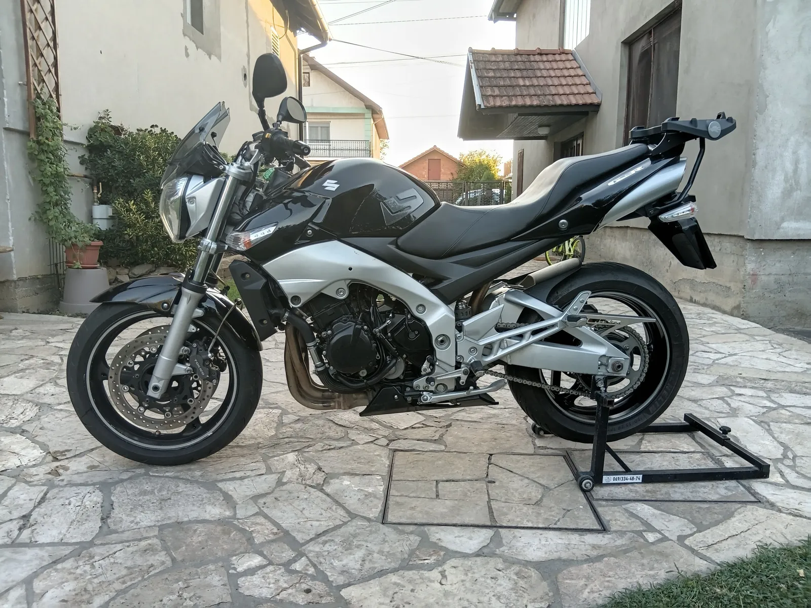 SUZUKI GSR600