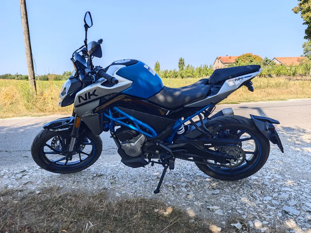 CFMOTO 300 NK