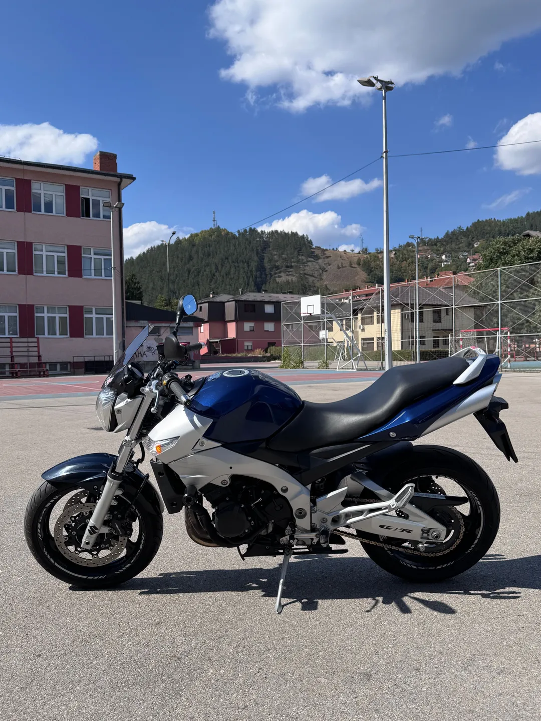 SUZUKI GSR600