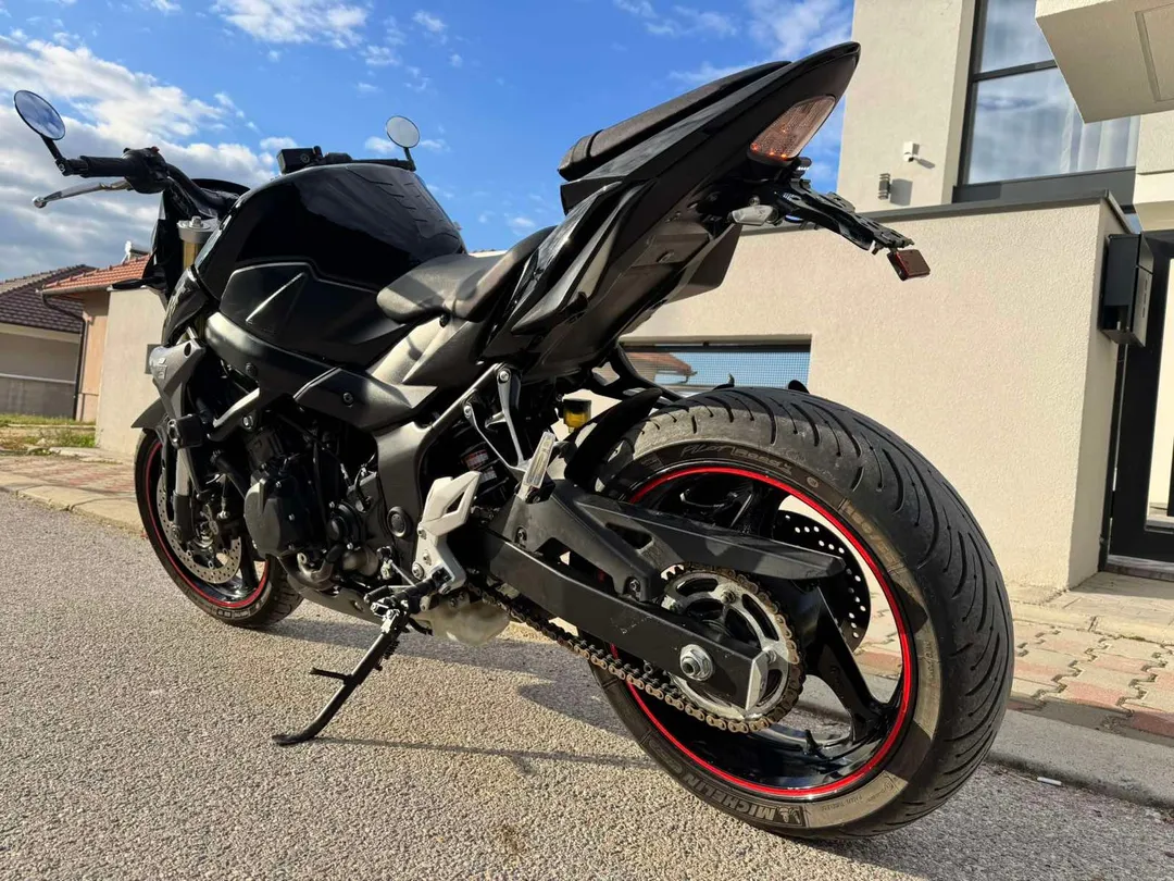 SUZUKI GSR750 ABS