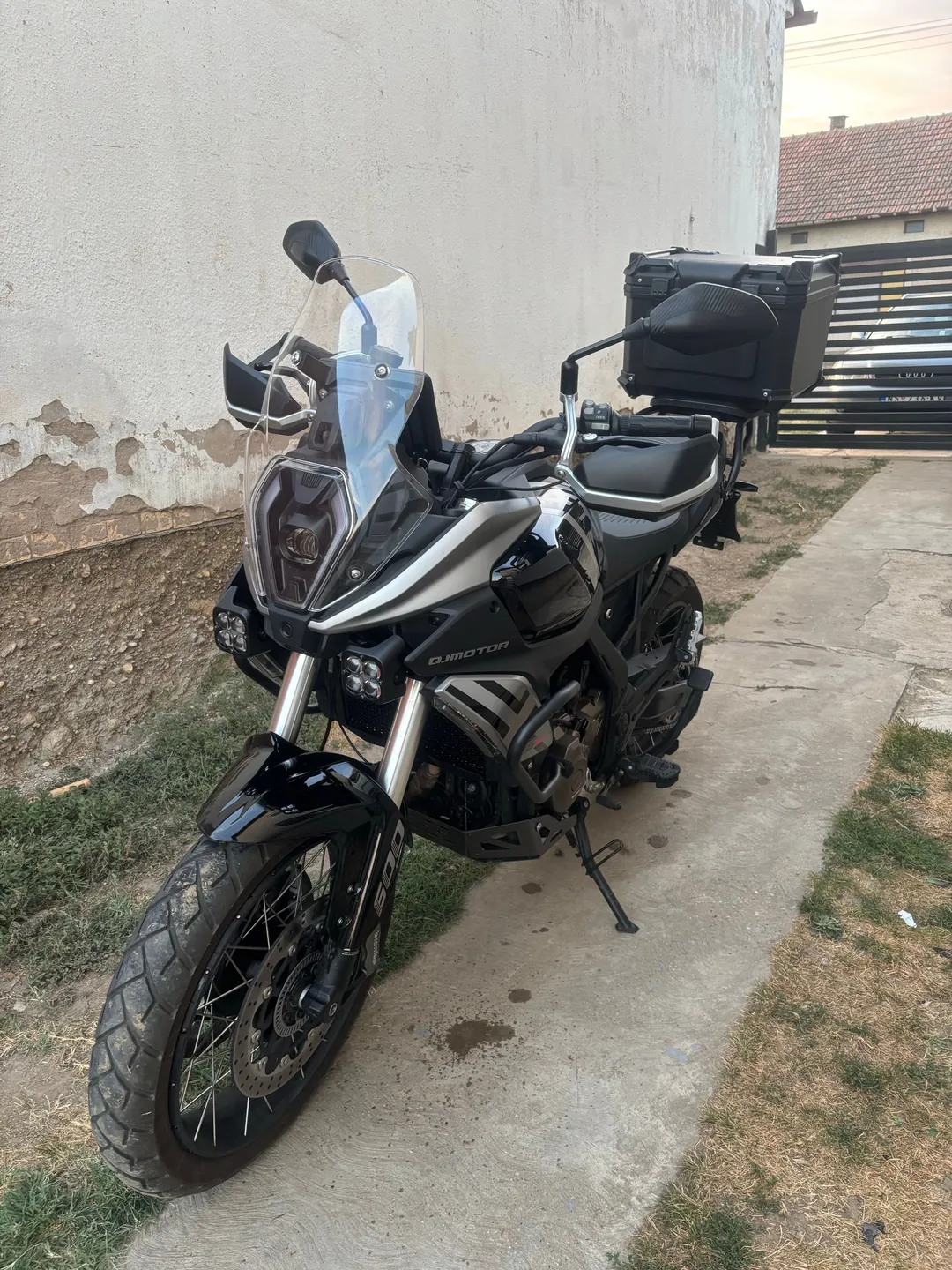 QJMOTOR SRT 600SX