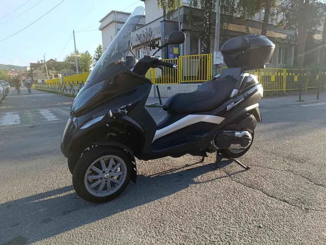 PIAGGIO MP3 400