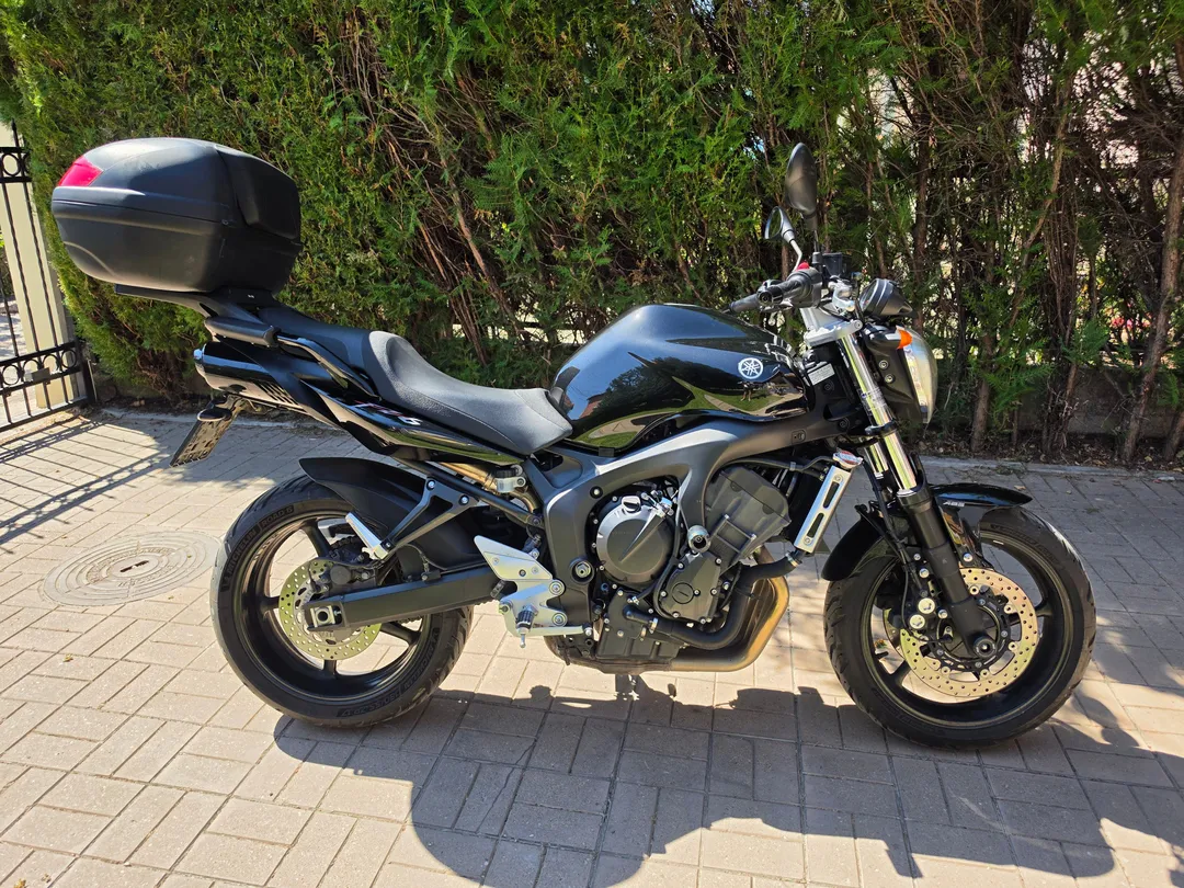 YAMAHA FZ6