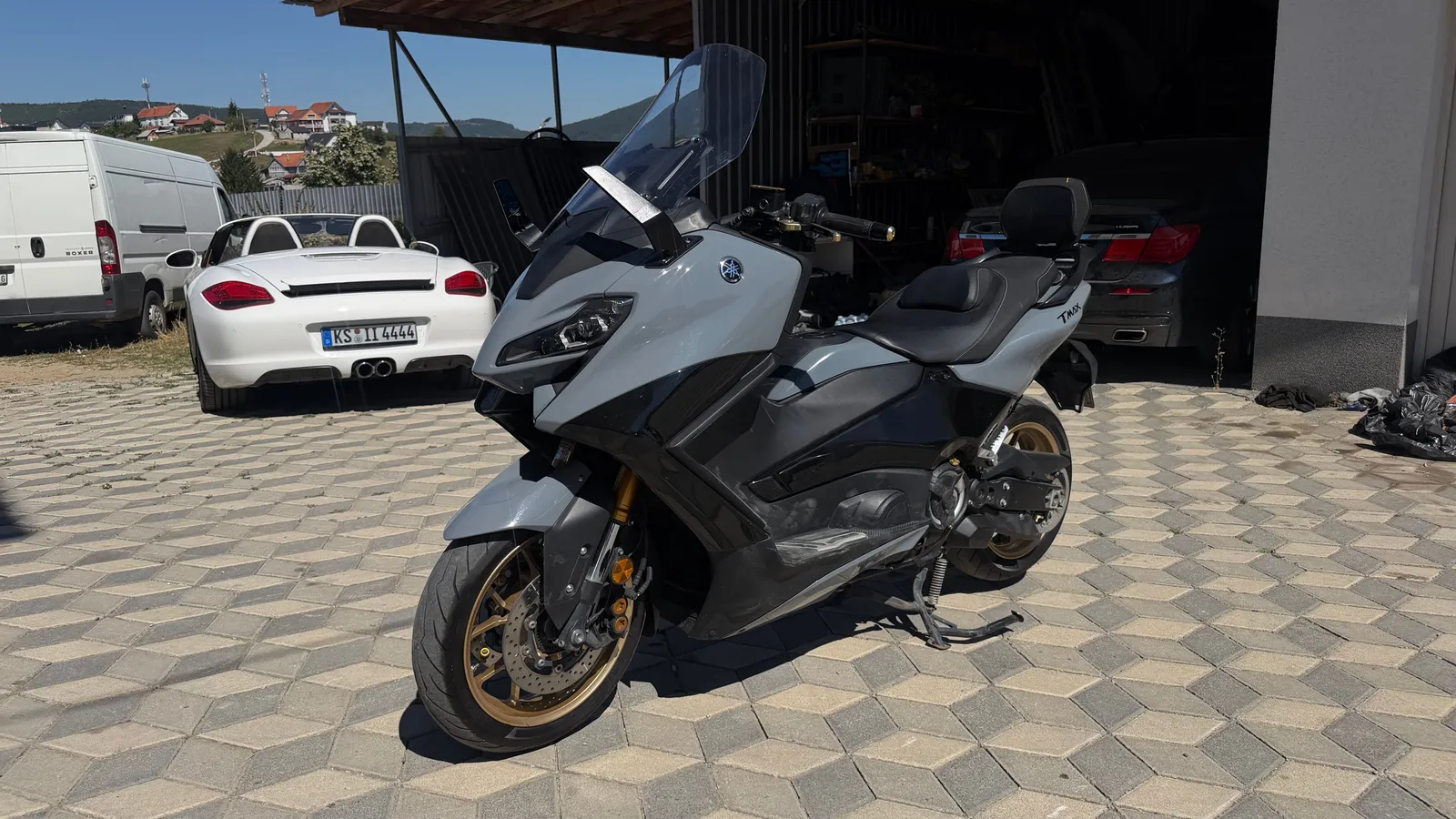 YAMAHA TMAX 560