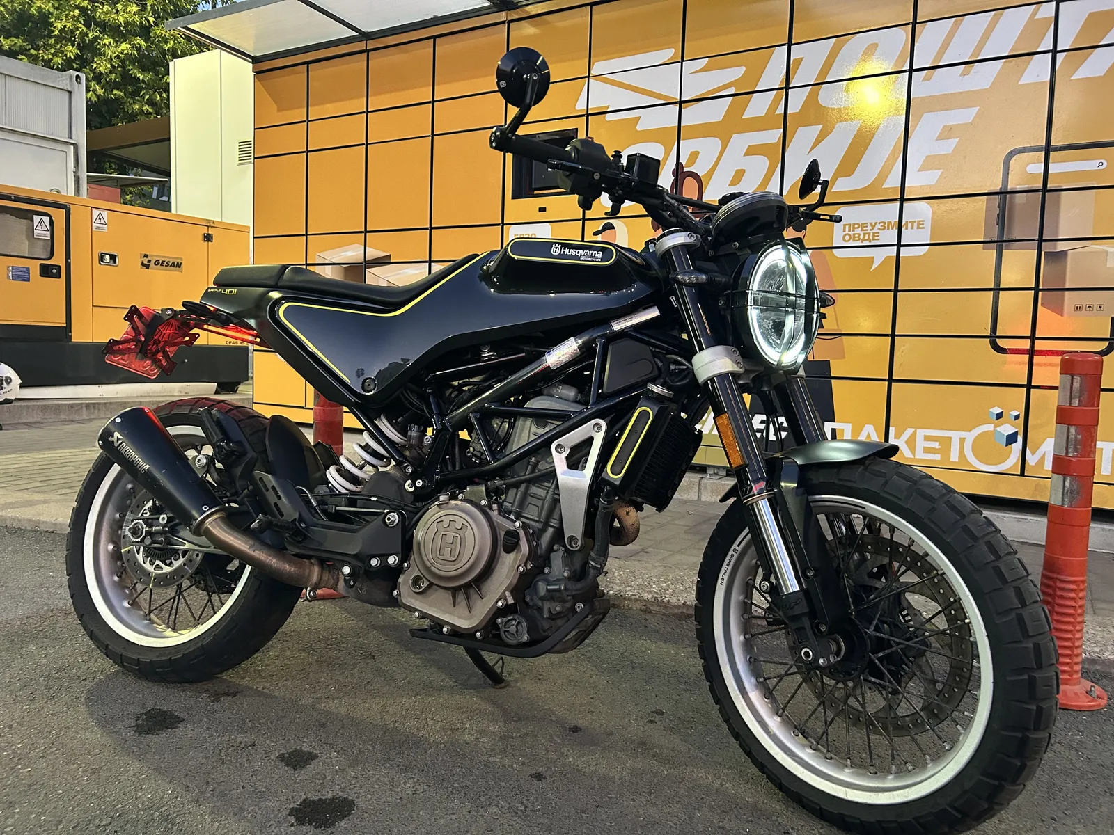 HUSQVARNA Svartpilen 401