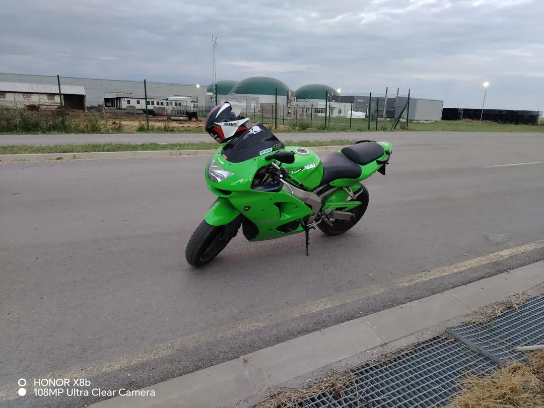 KAWASAKI Ninja ZX-6R