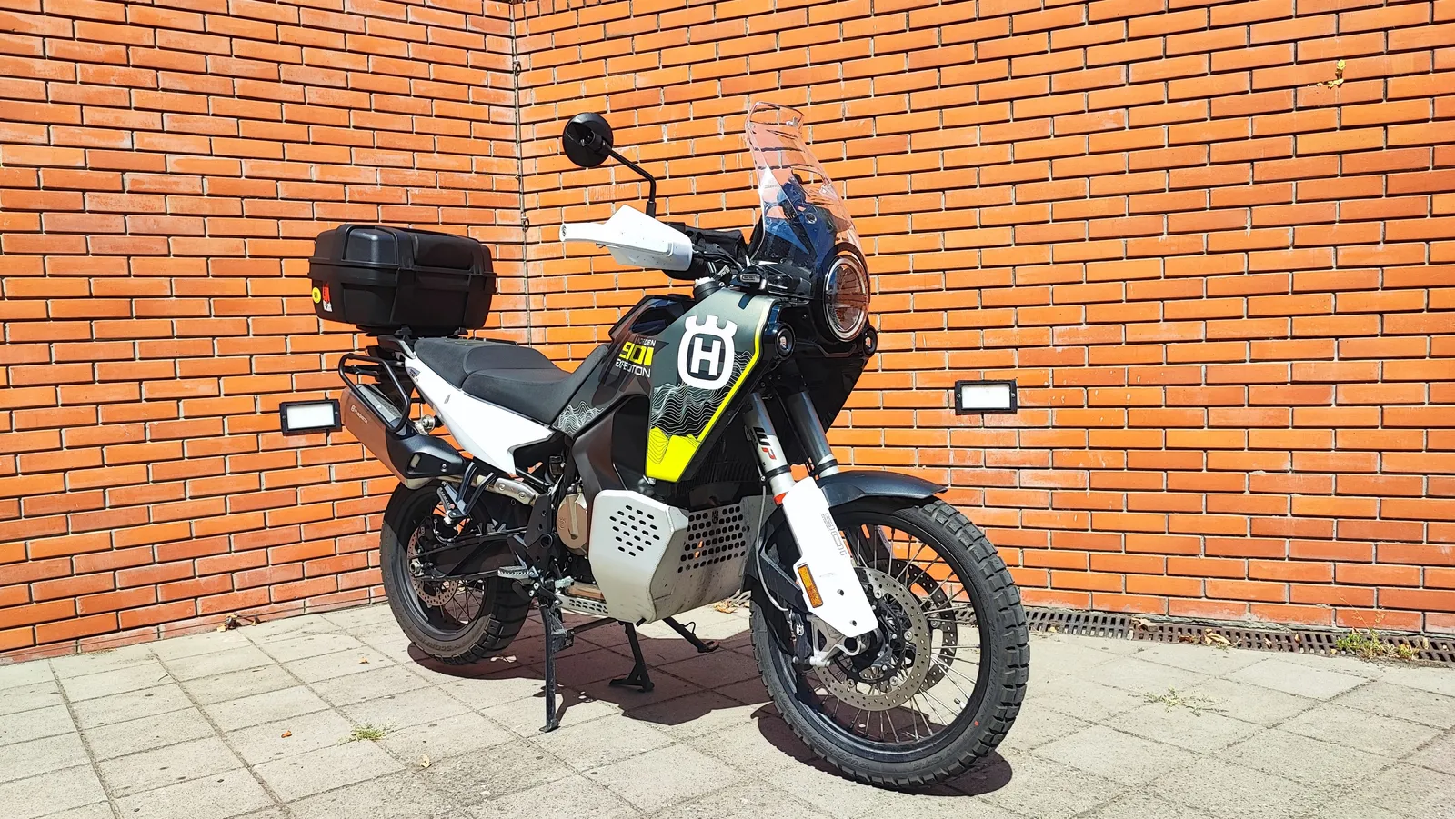 HUSQVARNA NUDA 900R