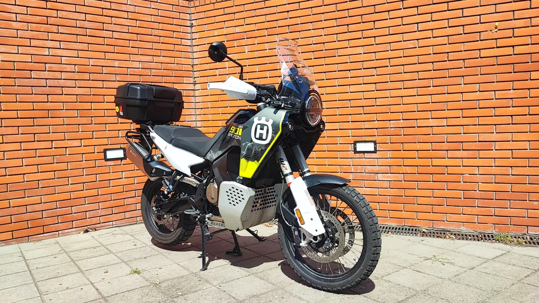 HUSQVARNA NUDA 900R