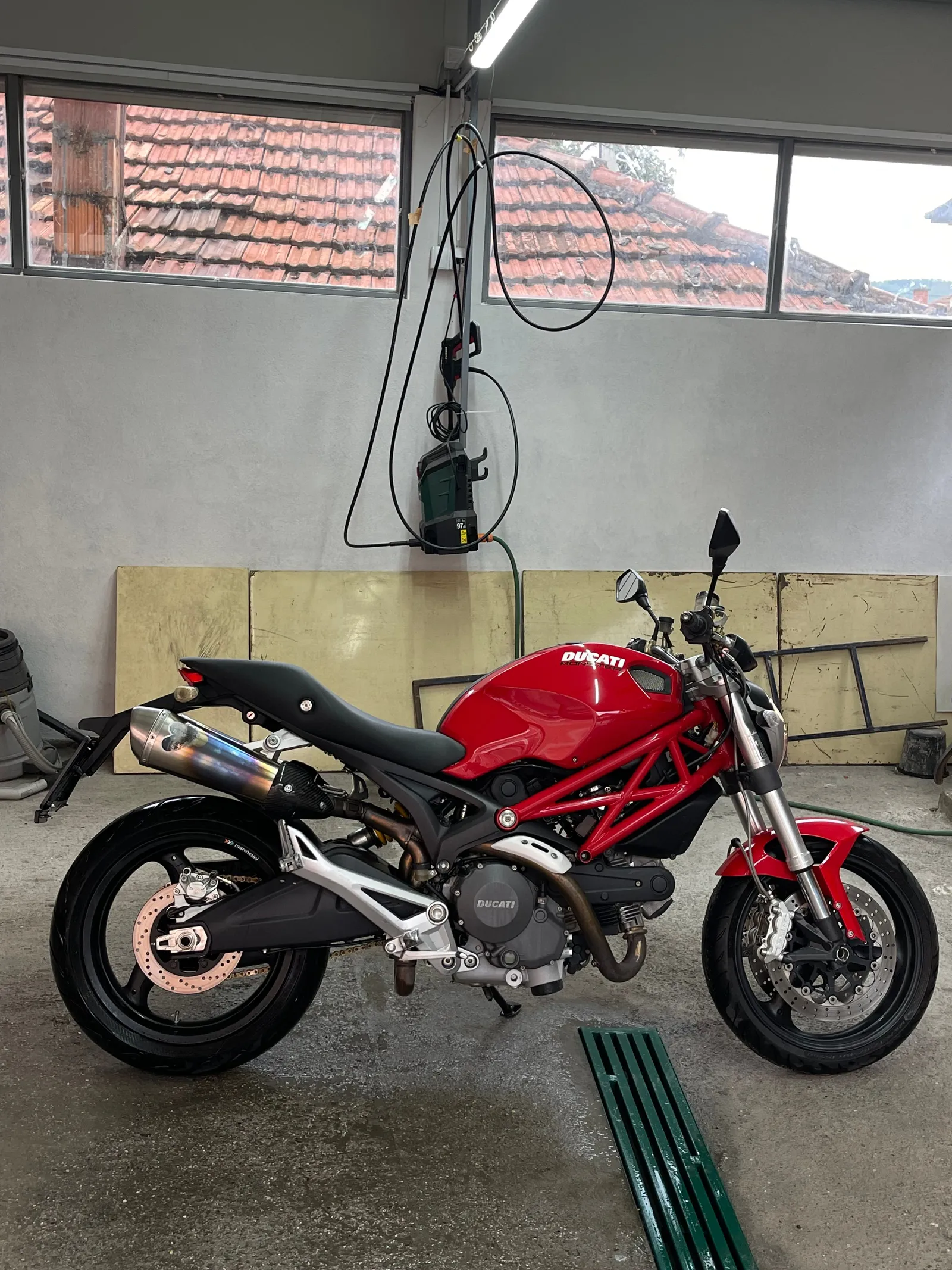 DUCATI Monster