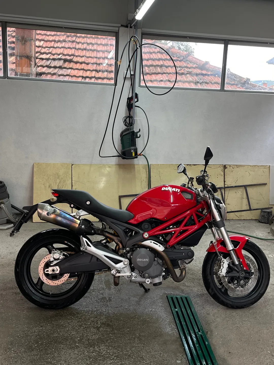 DUCATI Monster