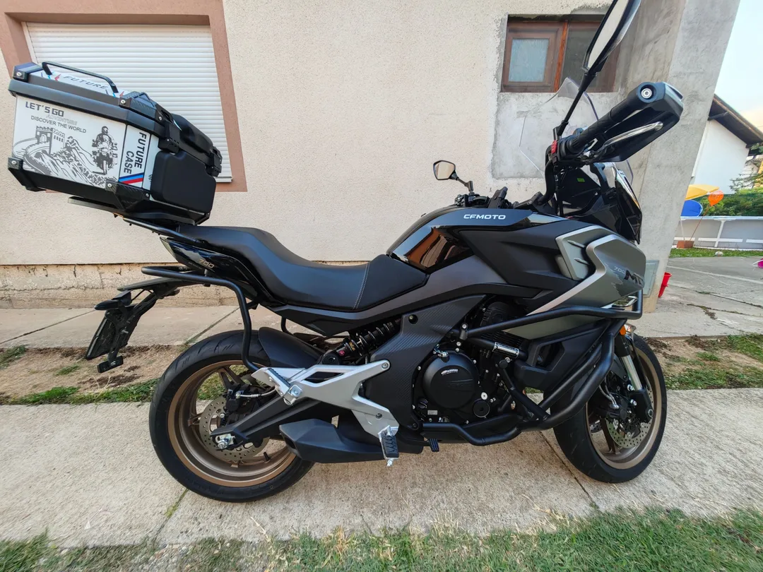 CFMOTO 700 MT