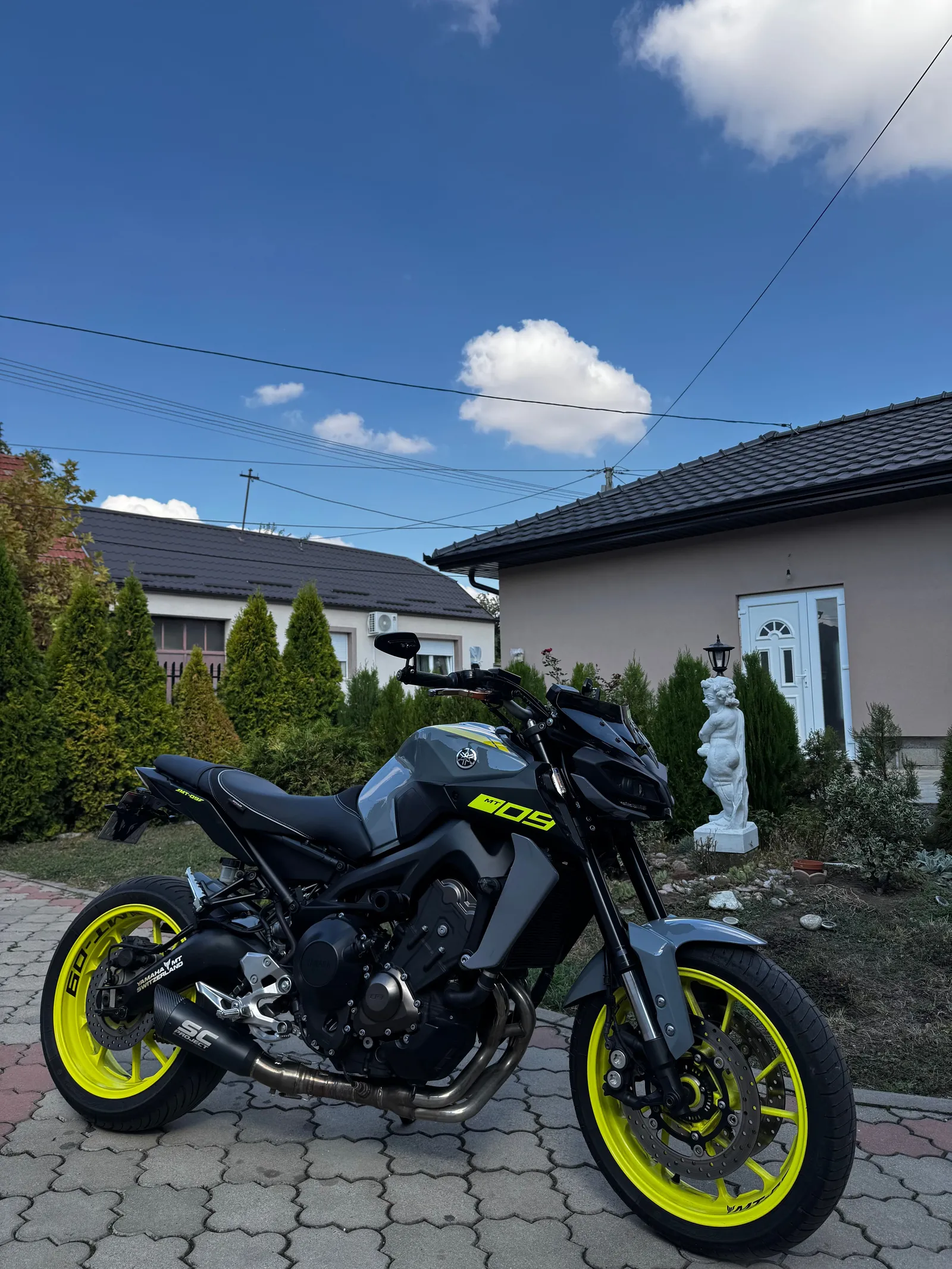 YAMAHA MT-09