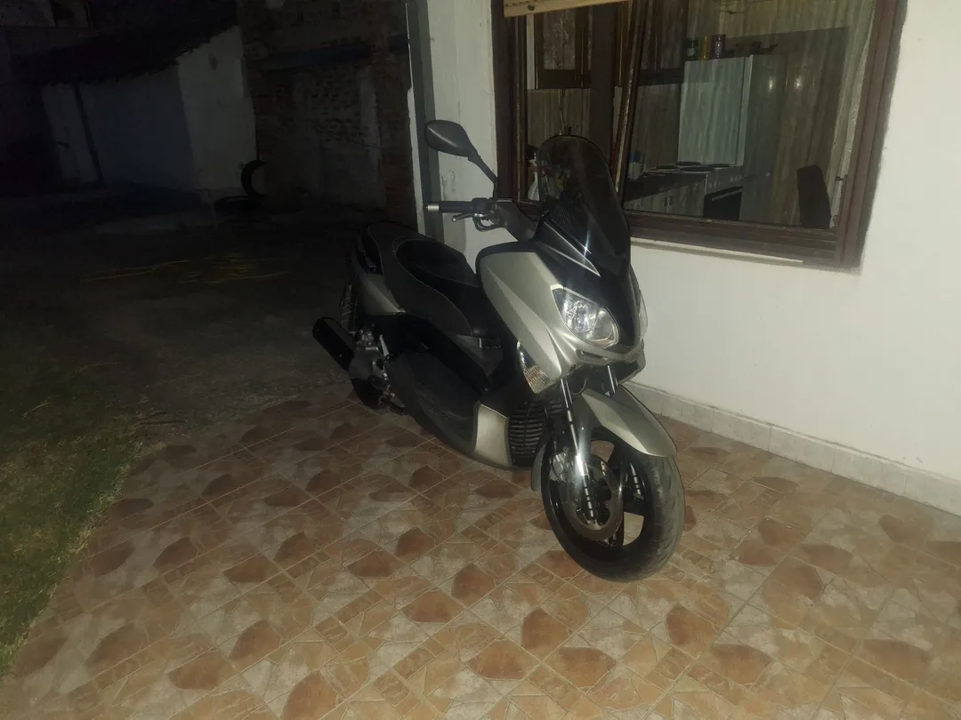YAMAHA XMAX 250