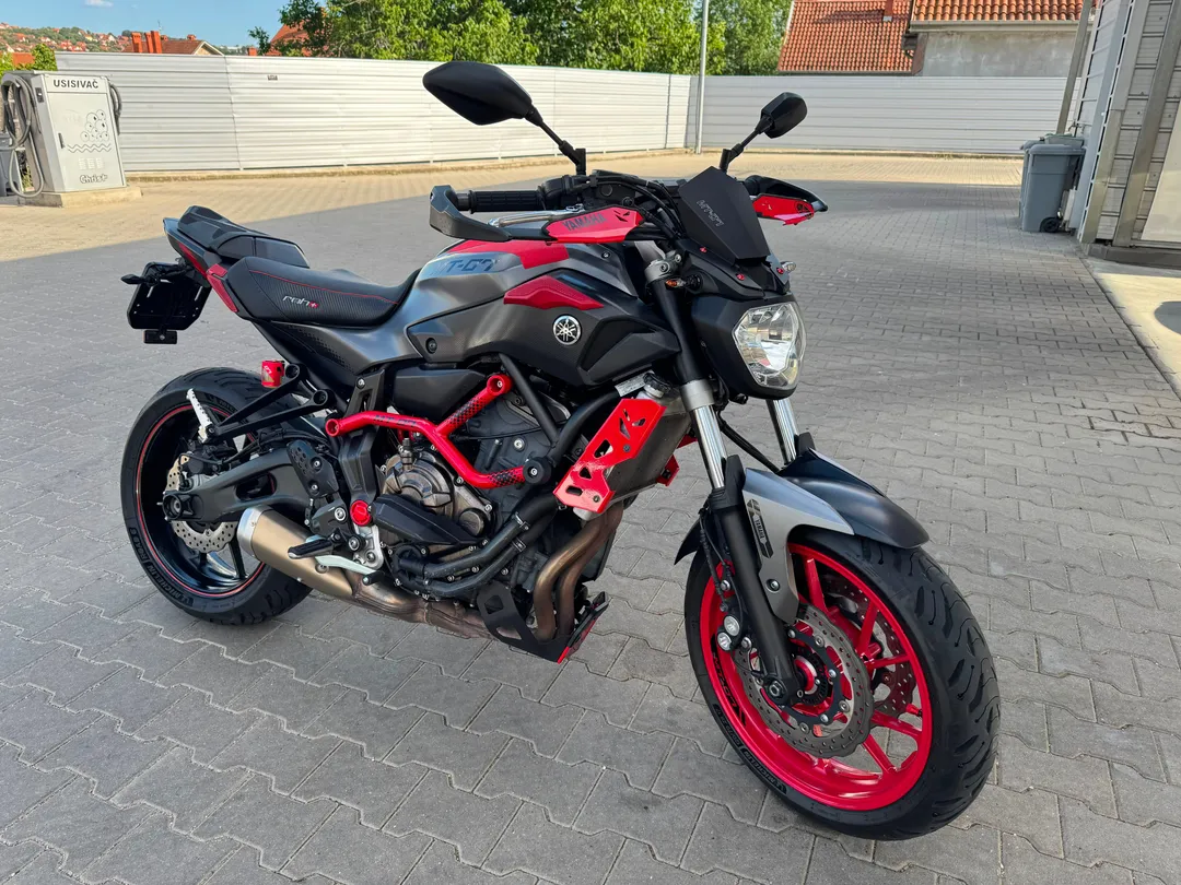 YAMAHA MT-07