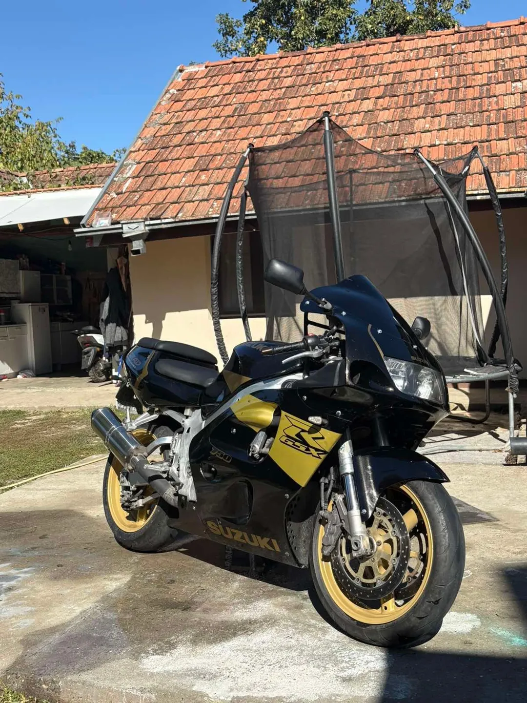 SUZUKI GSX-R750