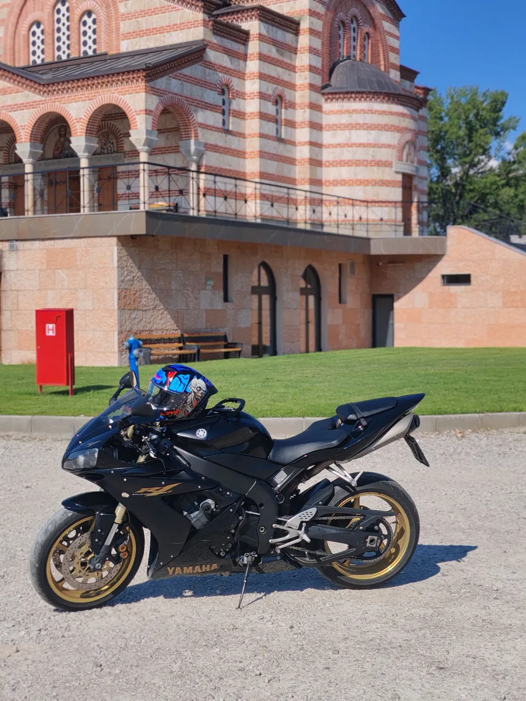 YAMAHA YZF-R1