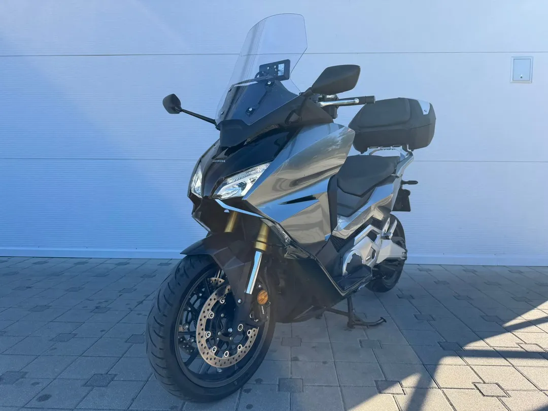 HONDA Forza 750