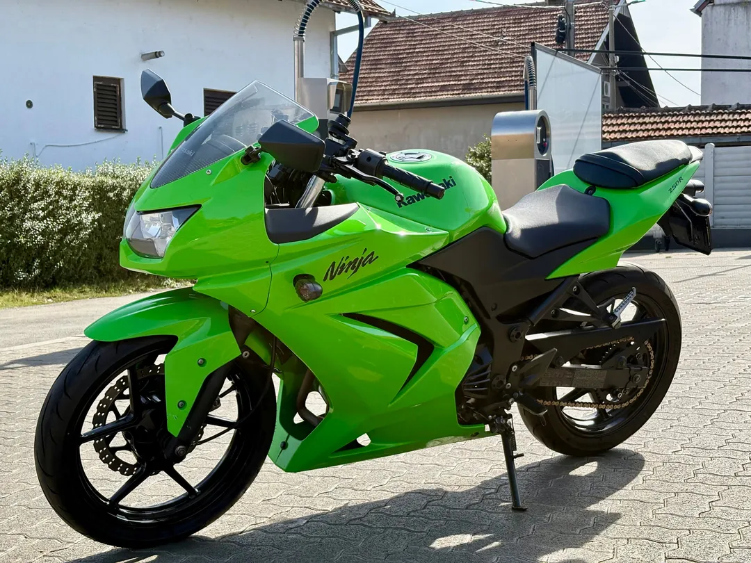 KAWASAKI Ninja 250R