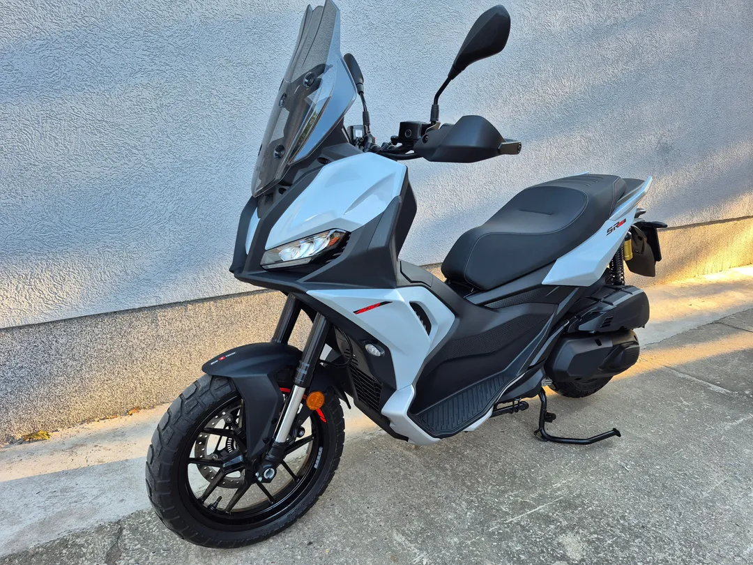 APRILIA SR GT 400
