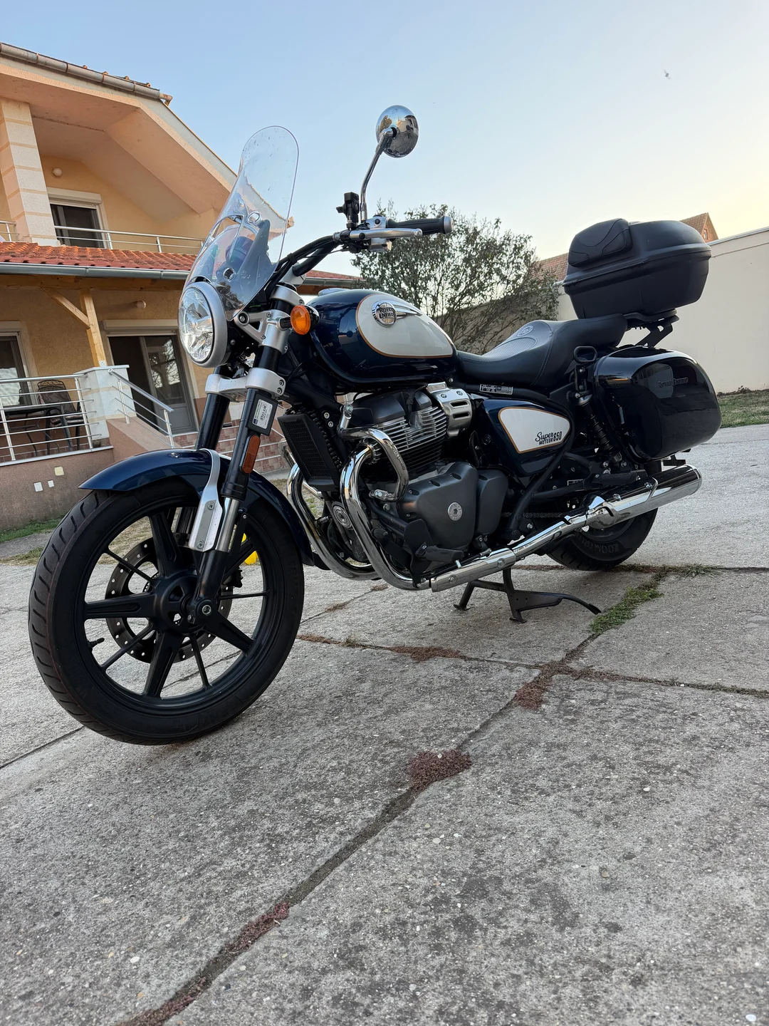 ROYAL ENFIELD Super Meteor 650