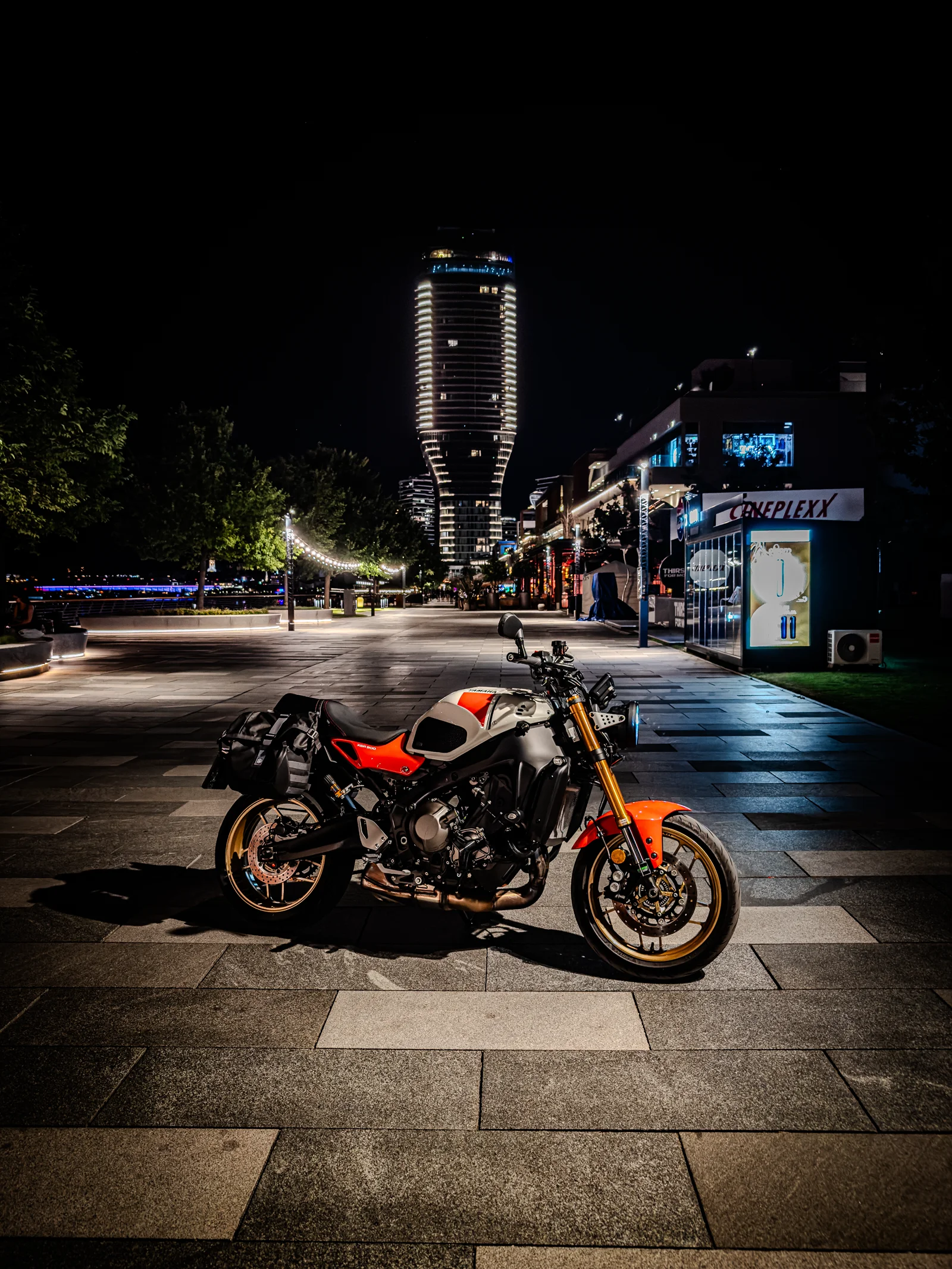 YAMAHA XSR900