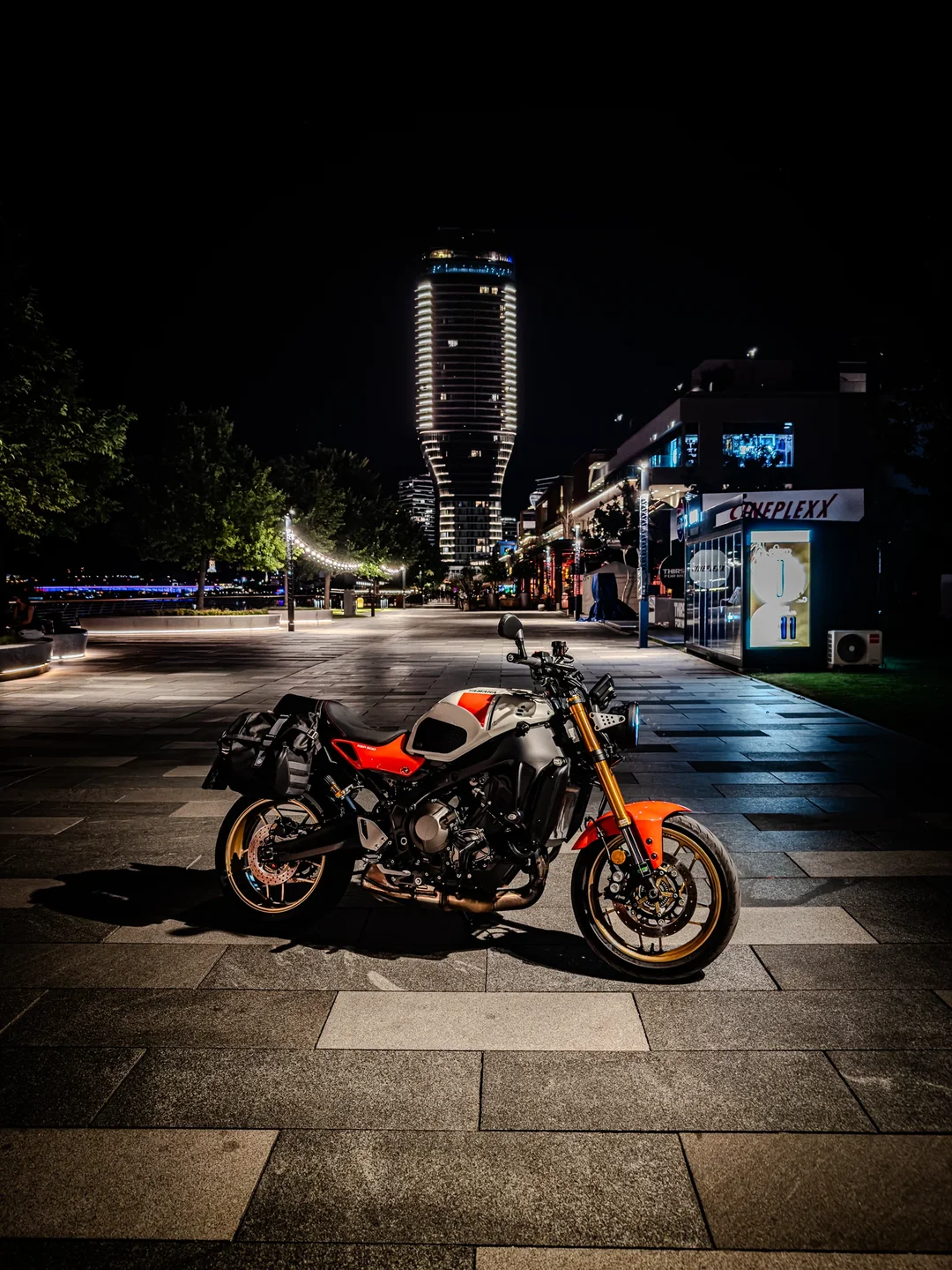 YAMAHA XSR900