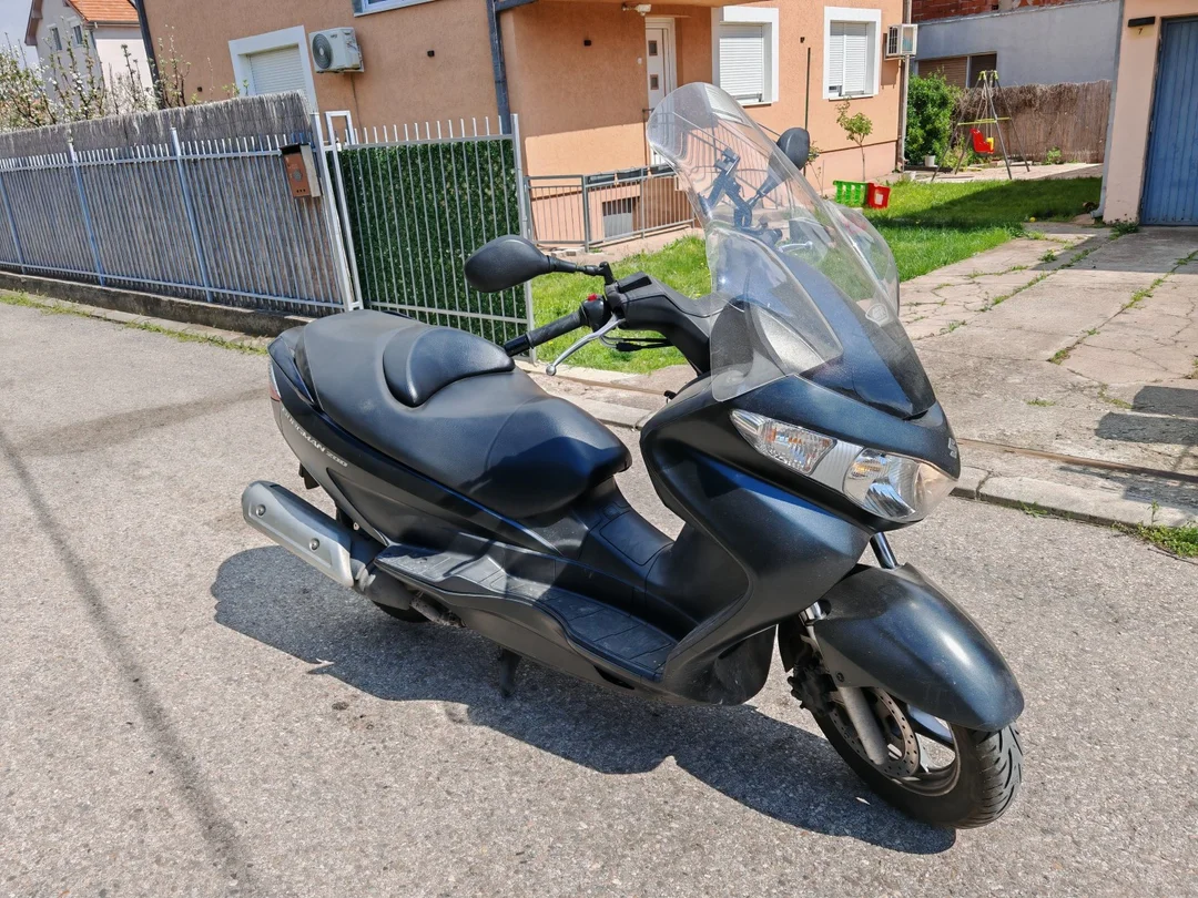SUZUKI Burgman 200