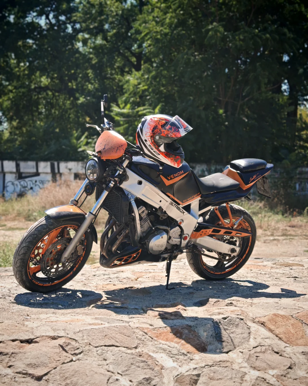 YAMAHA FZR600