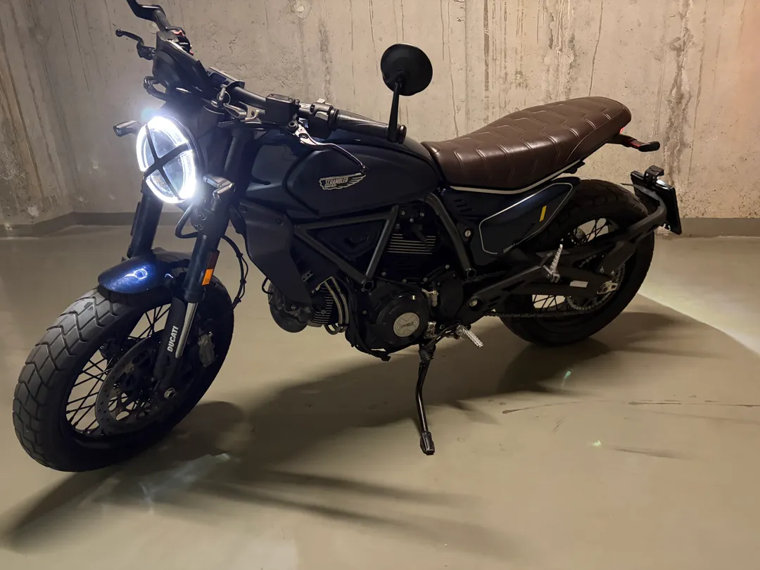 DUCATI Scrambler Icon Dark
